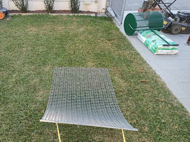 progetto orto e giardino a Udine Rigenerazione prato con rete livellatrice